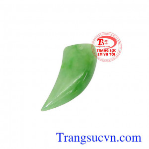 Móng ngọc Jadeite Phú Quý là sản phẩm ngọc cẩm thạch thiên nhiên, có thể bọc vàng làm mặt dây chuyền