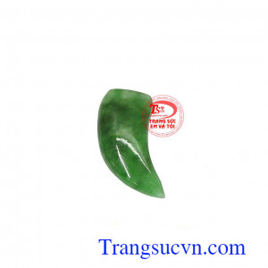 Đeo ngọc cẩm thạch giúp giảm bớt các lo lắng, bồn chồn, có tinh thần thoải mái, tự tin, lạc quan sảng khoái, có thể vượt qua mọi khó khăn thử thách