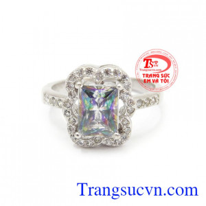 Nhẫn bạc đá quý đẹp TSVN giúp chủ nhân toát lên vẻ đẹp sang trọng quý phái