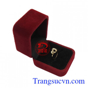 Nhẫn Đôi tim bồ câu