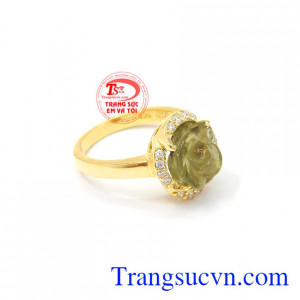 Nhẫn hoa tinh tế Tourmaline là món quà ý nghĩa dành cho người thương vào những dịp đặc biệt.