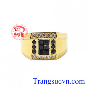Nhẫn nam sapphir thời trang được kết hợp từ đá sapphir thiên nhiên cùng vàng tây 14k bền đẹp.