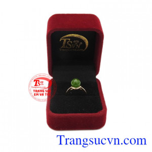 Ngọc thiên nhiên hợp phong thủy. Nhẫn nephrite thời trang