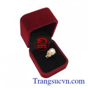 Nhẫn ngọc trai vàng đẹp quý phái và nữ tính. Nhẫn Nữ Ngọc Trai - Ngọc trai tự nhiên kết hợp với vàng tây rất sang trọng và quý phái cho nữ