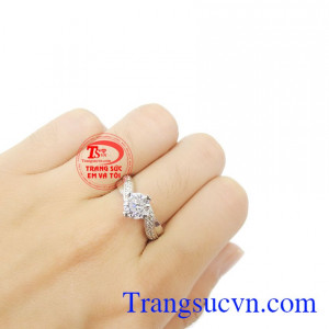Nhẫn nữ 18k vàng trắng sang làm nhẫn đính hôn rất đẹp, sản phẩm bảo hành 12 tháng, giao hàng nhanh trên toàn quốc