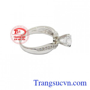 Nhẫn nữ 18k vàng trắng sang làm nhẫn đính hôn rất đẹp, sản phẩm bảo hành 12 tháng, giao hàng nhanh trên toàn quốc