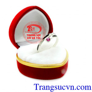 Nhẫn nữ bạc đính đá rất thích hợp làm quà tặng