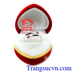 Nhẫn nữ bạc đính đá được chế tác từ bạc 925 bền đẹp chất lượng