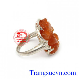 Mã não màu vàng cam rất phù hợp với người mệnh kim và thổ.