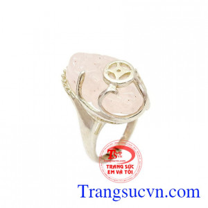 Sản phẩm được chế tác tinh xảo, kiểu dáng hợp thời trang, chất lượng cao