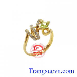 Nhẫn nữ vàng tây gắn đá Peridot thiên nhiên