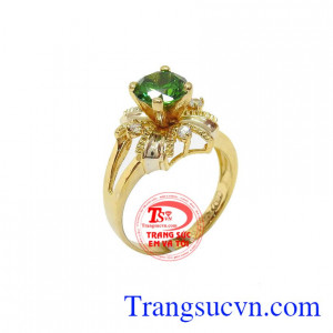 Nhẫn nữ đá xanh vàng là sản phẩm nhẫn nữ sang trọng, kiểu dáng đẹp