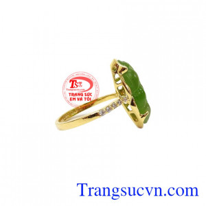 Ngọc cẩm thạch từ xa xưa là loại ngọc quý được va chúa và các quan lại ưa chuộng,Nhẫn nữ Nephrite vàng 14k