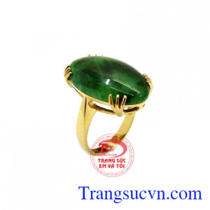Nhẫn nữ ngọc cẩm thạch bọc vàng được chế tác từ vàng 18k đảm bảo chất lượng