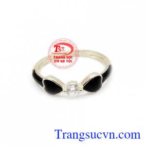 Nhẫn nữ nơ xinh thích hợp làm quà tặng