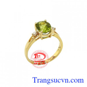Nhẫn nữ peridot mệnh hỏa hợp phong thủy và may mắn mang năng lượng tương sinh cho mệnh hỏa, nhẫn đá tự nhiên