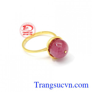 Nhẫn nữ Ruby vàng 14k đẹp tôn lên vẻ đẹp sang trọng, quý phái, nữ tính cho người đeo.