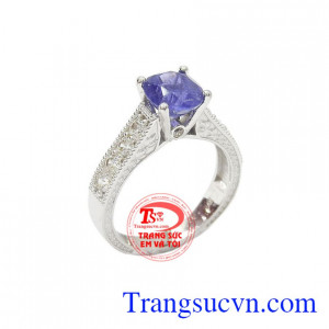 Nhẫn nữ sapphire đẹp quý phái cho nữ doanh nhân quyền quý và đẳng cấp hợp mệnh của danh nhân mang lại may mắn và thành công