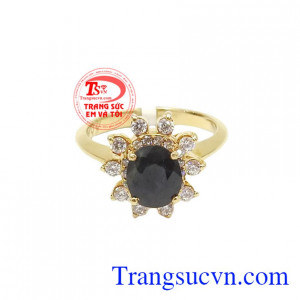 Nhẫn nữ sapphire theo mệnh mang lại nhiều may mắn cho người đeo, phù hợp với người mệnh thủy và mệnh mộc
