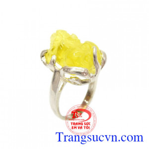 Thạch anh vàng vốn là loại đá chứa nhiều năng lượng bởi vậy mà chúng thường sử dụng để chế tác trang sức phong thủy