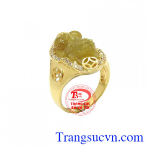 Nhẫn Nữ tỳ hưu thiết kế tinh tế được chế tác từ vàng 18k với kiểu dáng đẹp, sang trọng