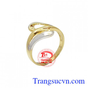 Nhẫn nữ vàng hai màu là sản phẩm được thiết kế độc đáo, thời trang