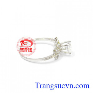 Trang sức nhẫn nữ vàng trắng sản xuất tại công ty trang sức em và tôi với kiểu dáng đẹp,mẫu mã đa dạng, đính kim cương nhân tạo với giá hợp lý