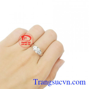 Nhẫn nữ vàng trắng yêu thương là sản phẩm được thiết kế tinh tế, thời trang, kiểu dáng sang trọng. Nhẫn nữ vàng trắng yêu thương là món quà ý nghĩa dành tặng bạn gái