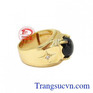 Thiết kế hợp thời trang giúp cho phái mạnh càng thêm lịch lãm và cuốn hút. Nhẫn sapphir thiên nhiên thời trang