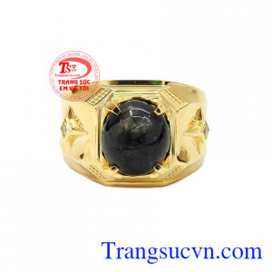 Nhẫn sapphir thiên nhiên thời trang được kết hợp từ sapphir thiên nhiên cùng vàng tây 14k sáng bóng, bền đẹp. 