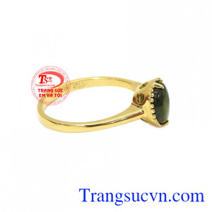 Sản phẩm là sự kết hợp từ đá tourmalin thiên nhiên cùng vàng tây 14k. Nhẫn trái tim tourmalin thiên nhiên