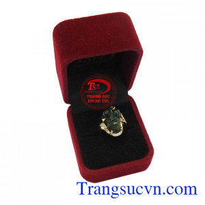Nhẫn tỳ hưu 14k jadeite, nhẫn tỳ hưu đẹp, Tỳ Hưu còn có tác dụng trấn nhà để tránh tà khí, ta đặt Tỳ Hưu ở các hướng tốt trong nhà như: Sanh khí, Thiên y, Diên niên, Phục vị. Nhất là hướng “sanh khí”, thì Tỳ Hưu có thể làm cho vận mệnh các thành viên tron
