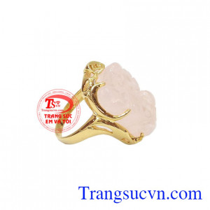 Nhẫn nữ tỳ hưu vàng tây chế tác tinh tế mang đến những đường nét sáng, bóng bền đẹp cho chiếc nhẫn nữ đeo hợp thời trang, chất lượng vàng được đảm bảo uy tín.