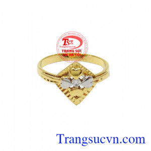 Nhẫn vàng tây nữ cánh là món quà ý nghĩa dành tặng bạn nữ