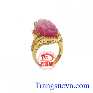 Nhẫn nữ tỳ hưu ruby 