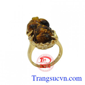 Nhẫn vàng tỳ hưu đá mắt hổ là sản phẩm được thiết kế đẹp, sang trọng