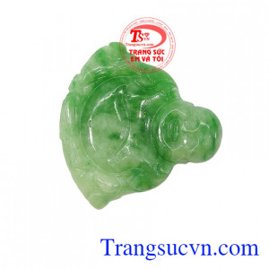 Ngọc cẩm thạch còn tượng trưng cho sự chung thủy, bình an và may mắn