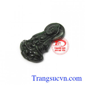 Phật quan âm phỉ thúy bình an có giá trị cao, sản phẩm tôn lên vẻ đẹp sang trọng, mang sự đẳng câp khi diện món trang sức