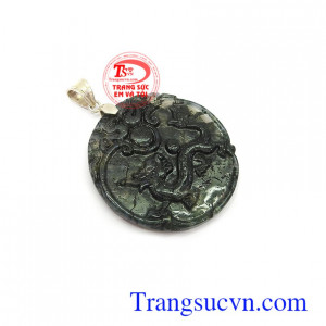 Rồng long chầu chạm khắc tinh xảo, sắc nét, độc đáo, đeo hợp thời trang phái mạnh