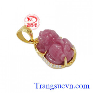 Tỳ hưu hồng ngọc ruby được chế tác tỳ hưu đẹp mắt, sắc nét.