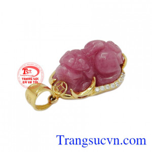 Đá Ruby mang năng lượng tốt cho sức khỏe và may mắn cho người sử dụng đá quý ruby. Tỳ hưu hồng ngọc ruby