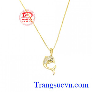 Bộ dây chuyền nữ vàng 10k xinh xắn tôn lên vẻ đáng yêu, dễ thương cho người đeo.