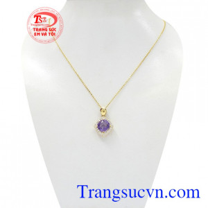 Bộ mặt dây nữ thạch anh tím là được chế tác tinh tế, sang trọng