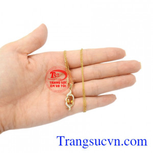 Bộ mặt dây thạch anh vàng thời trang, tinh tế.