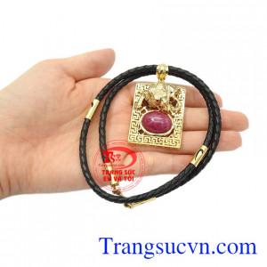 Bộ mặt dây vàng Ruby.