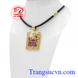 Bộ mặt dây vàng Ruby hợp thời trang, có thể làm quà tặng cho người thân, bạn bè.
