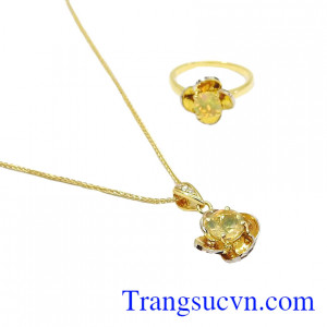 Opal là biểu tượng của hạnh phúc, hy vọng và tình yêu trìu mến dịu dàng