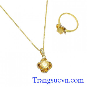 Người Phương Đông xem việc lựa chọn loại đá quý phù hợp sẽ mang lại nhiều may mắn bất ngờ cho người đeo