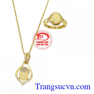 Bộ trang sức Opal May Mắn là sản phẩm bộ trang sức đẹp được phái nữ yêu thích