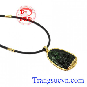 Sản phẩm có thể kết hợp với dây chuyền vàng hoặc dây da, dây cao su bọc vàng. Bộ trang sức phật jadeite tuổi tuất-tuổi hợi